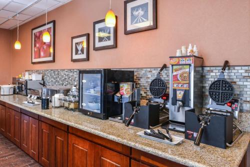 Best Western Plus Rama Inn - image 2