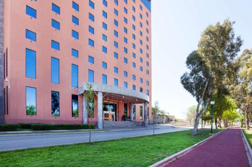 . Best Western PLUS Nuevo Laredo Inn & Suites