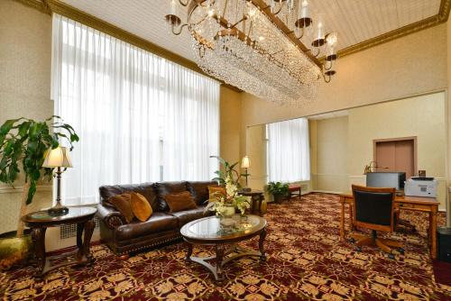 Genetti Hotel, SureStay Collection by Best Western