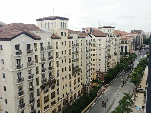 Palm Tree Studio Condo  at Manila Airport by Beth, Metro Manila