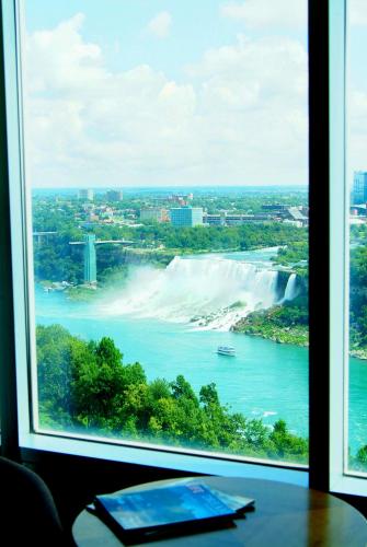 Tower Room Premium Falls View King Jacuzzi 