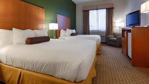 2 queen beds