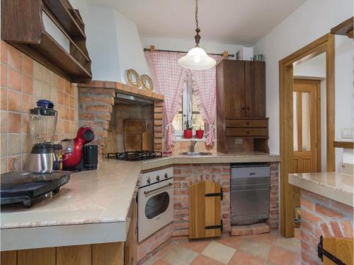  Three-Bedroom Holiday Home in Klenovscak in Klenovšćak