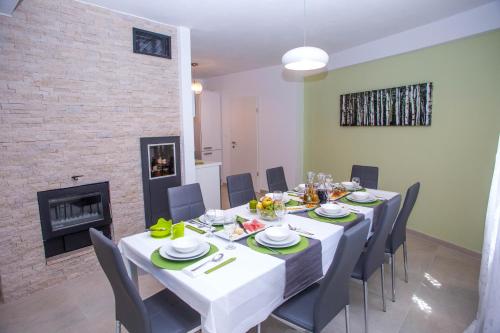 Banketu zāle, Villa Orljak in Lanišće