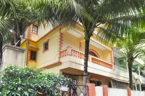 

Peaceful 2-BR stay for a Family, near Candolim Beach by GuestHouser