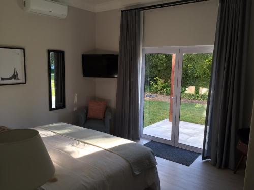 Vine Guesthouse Room Type - Deluxe King Room