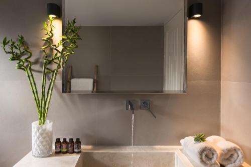 White & Co. Exclusive Island Villas - image 8