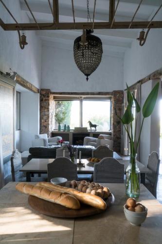 3 bedrooms, 5 beds