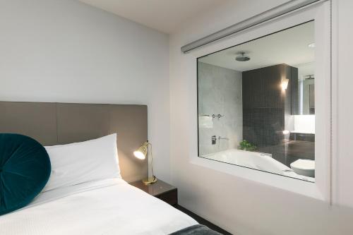 Soho Spa Suite image 4
