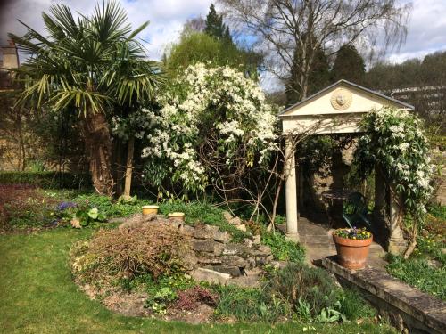 Kert, Dolphin House in Swainswick