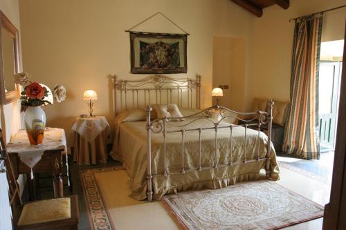 1 king bed, 1 twin bed
