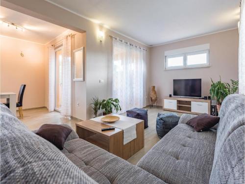 Two-Bedroom Apartment in Sorici-Kanfanar in Šorići
