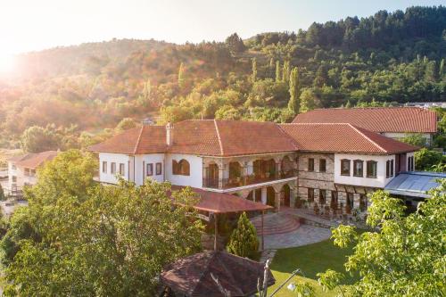 Apsis Hotel in Embórion