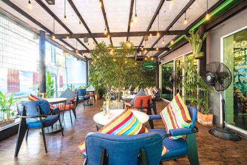 ห้องอาหาร, ซิตรัส สุขุมวิท 11 บาย คอมพาส ฮอสปิทาลิตี้ (Citrus Sukhumvit 11 by Compass Hospitality) near สถานีรถไฟฟ้าใต้ดินเพชรบุรี