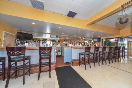Red Carpet Inn - Stamford - main image