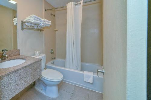 Red Carpet Inn - Stamford - image 14