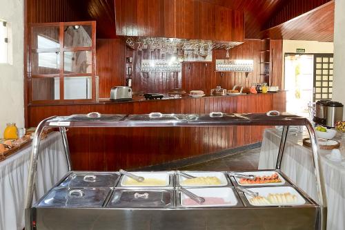 Food and beverages, Hotel Pousada Jaguariuna near Nery Lanches