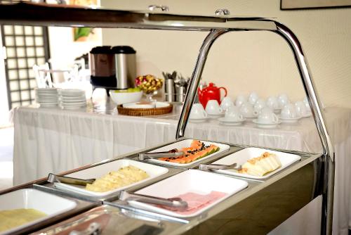 Food and beverages, Hotel Pousada Jaguariuna near Nery Lanches