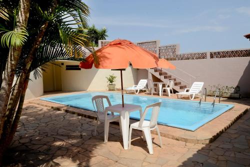 Swimming pool, Hotel Pousada Jaguariuna near Nery Lanches