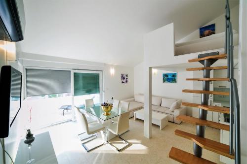 Apartment with Sea View image 10