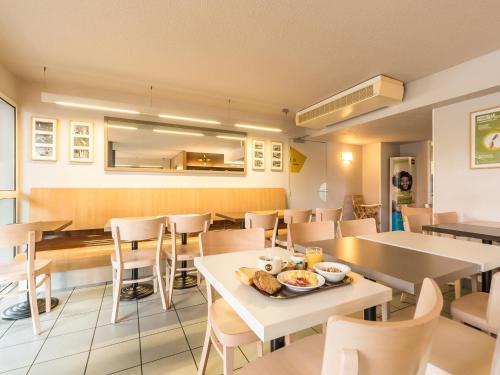 Ресторан, B&B HOTEL Alencon Nord in Вальфрамбер