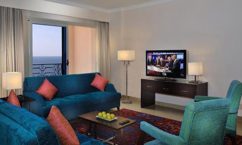 Shared lounge/TV area, TOLIP Hotel Alexandria in Alexandria