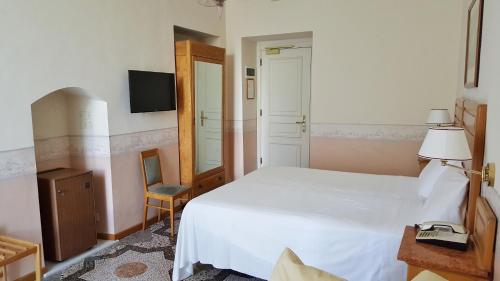 Hotel Roma e Rocca Cavour - image 9