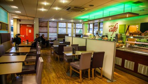 Restaurante, Juniper Court in Stirling