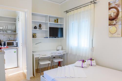 Lovely Petit Apt in Athens - image 3