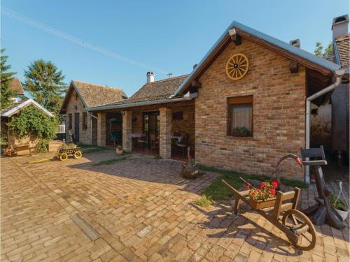  Two-Bedroom Apartment in Kopacevo, Unterkunft in Kopačevo