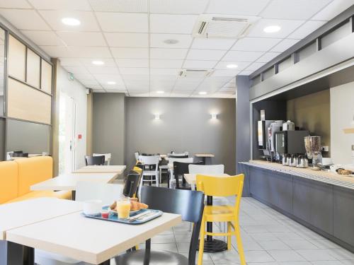 ห้องอาหาร, B&B HOTEL Hyeres in ไฮเยเรส