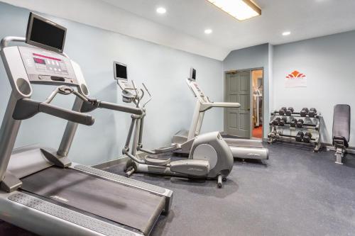 Hawthorn Suites by Wyndham North Charleston SC - 피트니스 센터