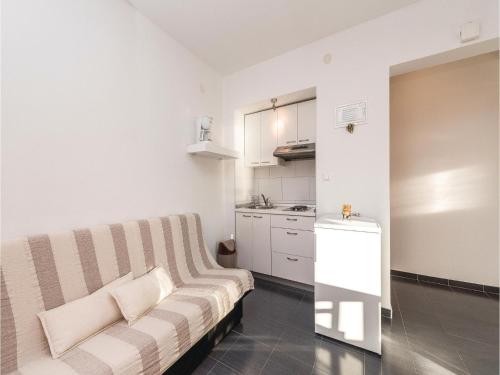  One-Bedroom Apartment in Sukosan in Sukošan