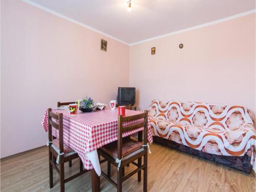  Two-Bedroom Apartment in Pridraga in Pridraga