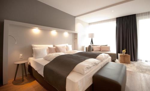 Book the Double Room with a Lift, Balcony or Terrace Double Room with a Lift, Balcony or Terrace