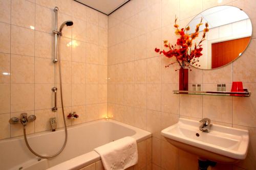 Double Room with Canal View image 4
