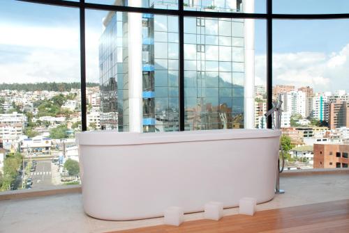 Фойє, Le Parc Hotel, Beyond Stars in Кіто