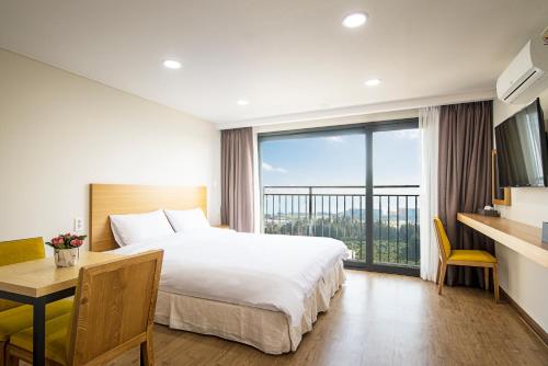 W Ocean Pension