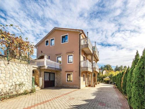  Two-Bedroom Apartment in Viskovo in Viskovo