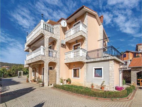  Two-Bedroom Apartment in Viskovo in Viskovo