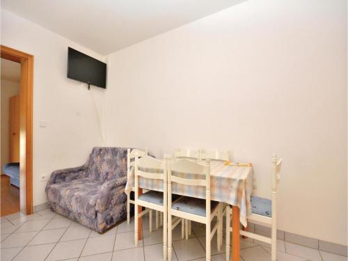  Two-Bedroom Apartment Stara Novalja with Sea View 08 in Stara Novalja