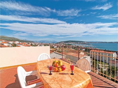  Two-Bedroom Apartment with Sea View in Seget Donji in Trogir