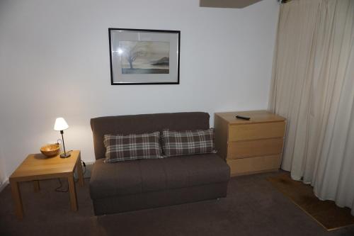 Great Meadow House - image 4