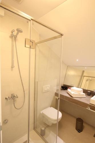 Riverside Residence - image 6