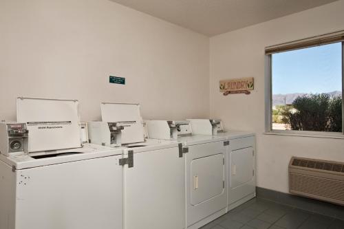 Motel 6-Apache Junction AZ - image 12