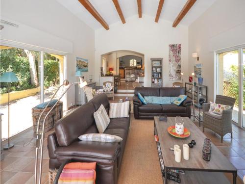 Five-Bedroom Holiday Home in Les Adrets d l´Esterel gîte à louer Les Adrets-de-l'Estérel