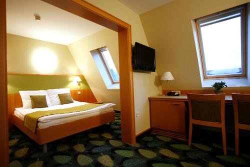 1 queen bed