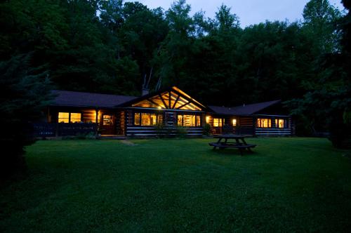Creekwalk Inn Bed and Breakfast with Cabins - Accommodation - Cosby