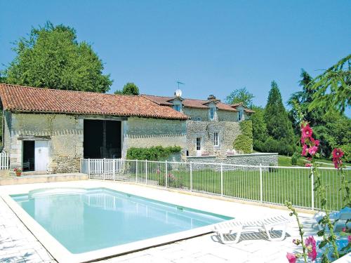 Holiday home Chez Lavis J-776 gîte à louer Bors(Canton de Montmoreau-Saint-Cybard)