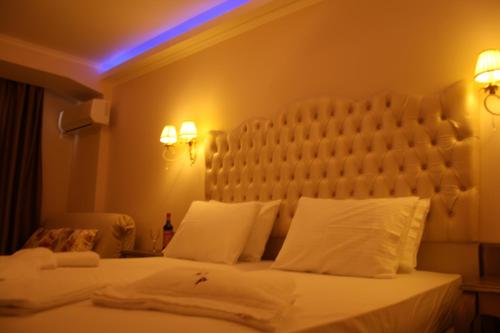 Grand Deluxe Double or Twin Room with Sea View image 4